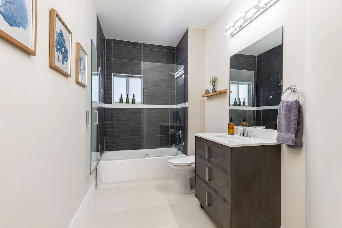 Modern Minimalist Bathroom Design
